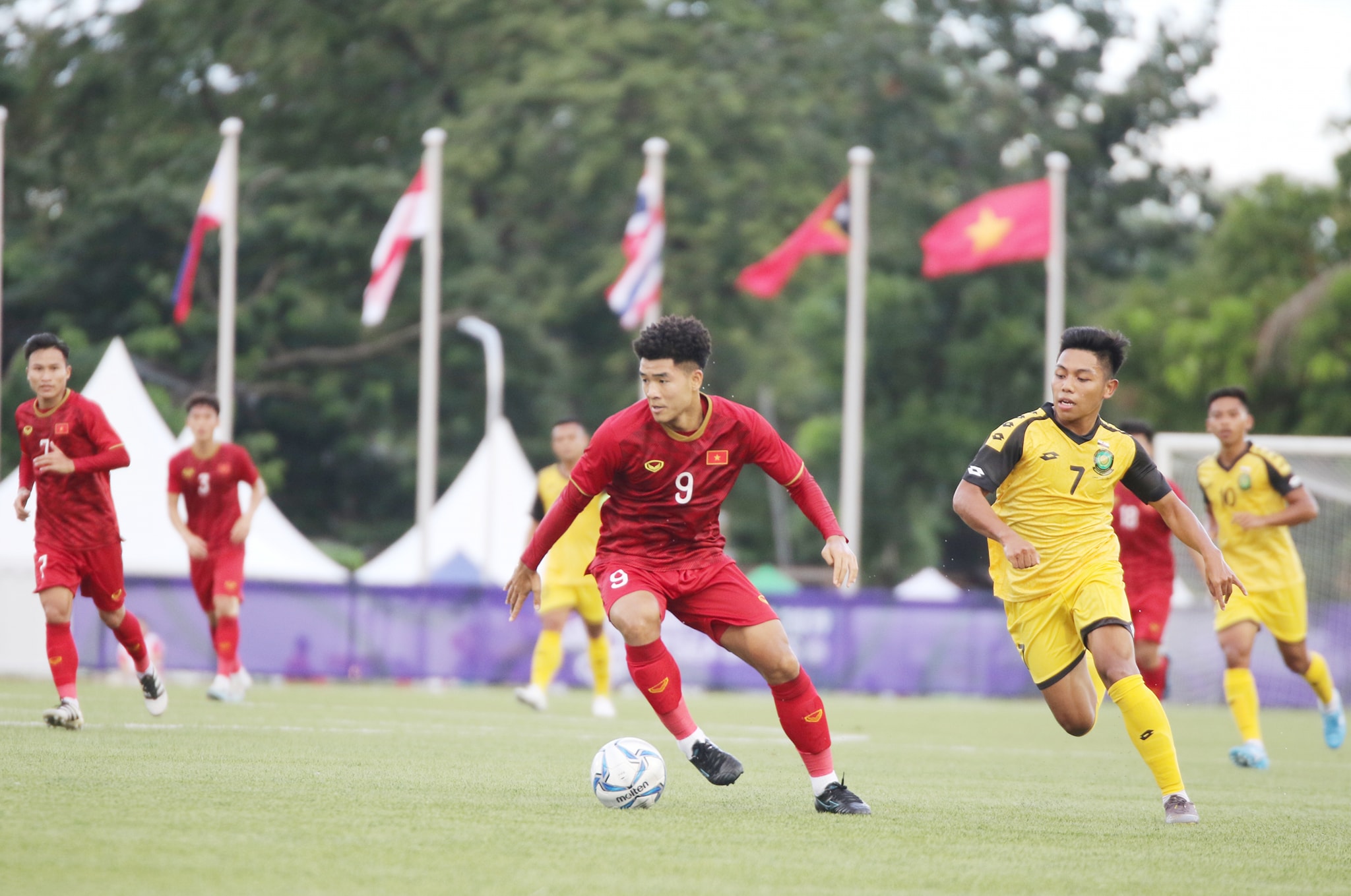 Ha Duc Chinh ghi hat-trick