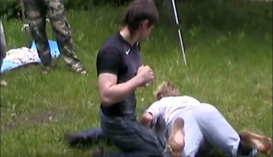 Cái kết đắng cho vị võ sư truyền điện (Ảnh: Internet) truyen dien