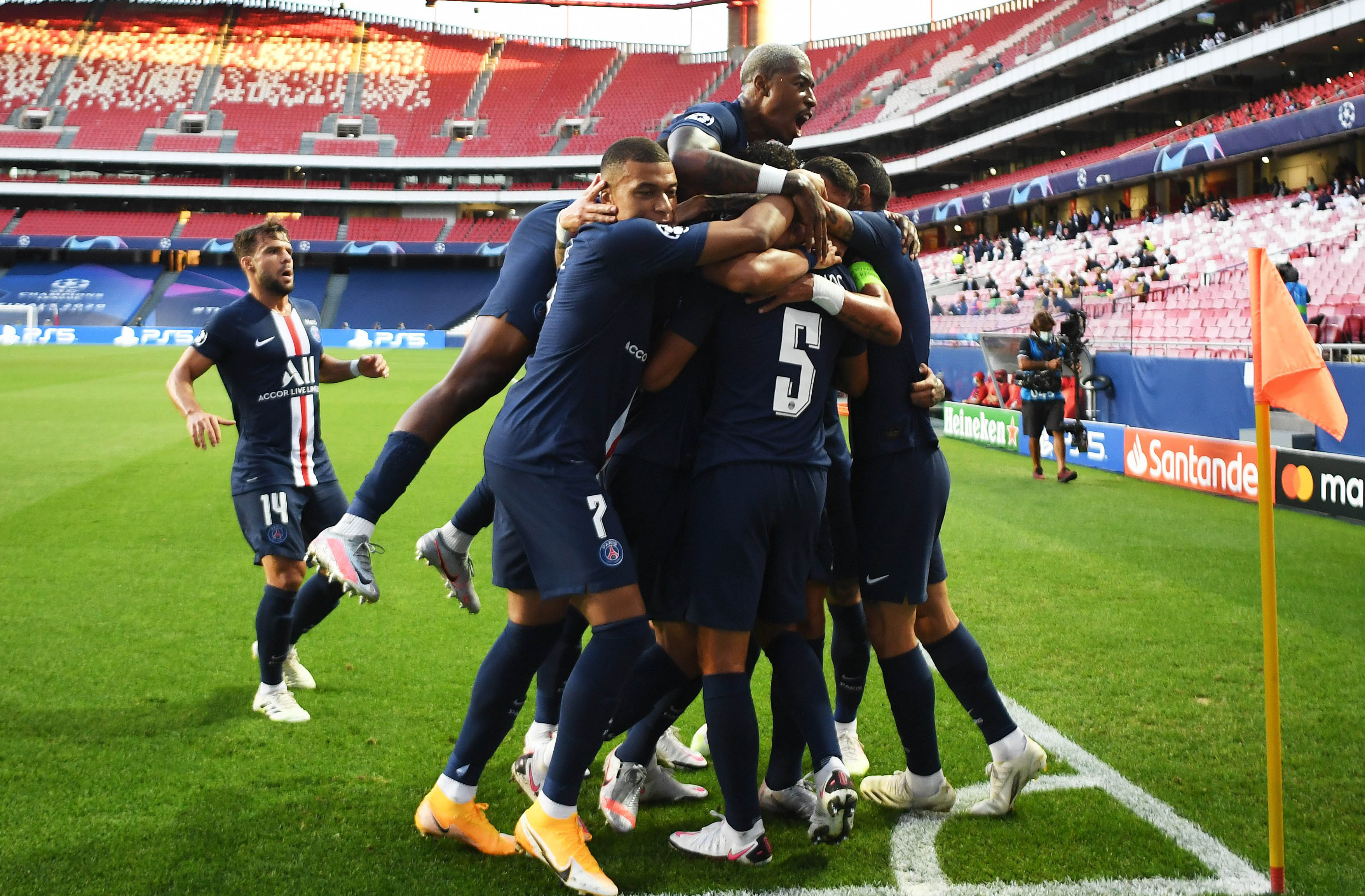 PSG thiết lập chuỗi 34 trận liên tiếp ghi bàn ở Champions League (Ảnh: Getty) PSG