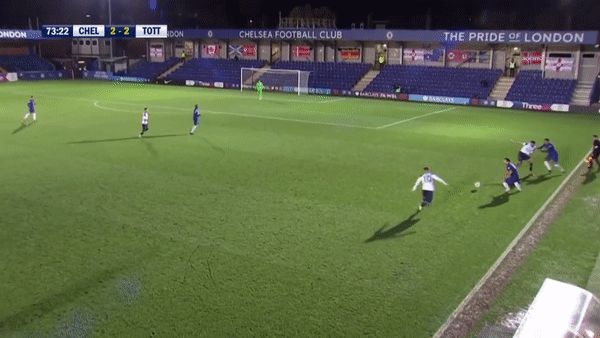 VIDEO: Drinkwater bị đuổi thẳng khỏi sân sau cú trả đũa thô bạo
