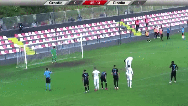 VIDEO: Quả penalty mưu mẹo nhất thế giới biến thủ môn thành trò cười
