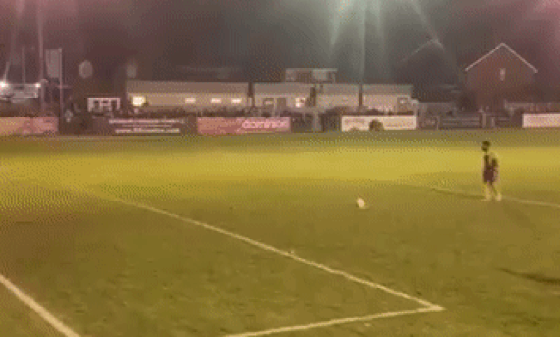 VIDEO: Cú đá penalty khó chịu nhất thế giới và cái kết đáng đời