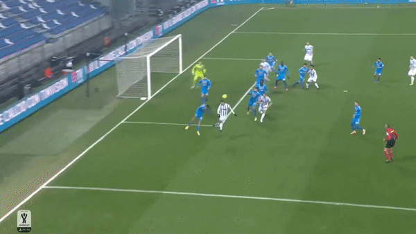 VIDEO: Ronaldo vô-lê cháy lưới Napoli, đi vào lịch sử bóng đá