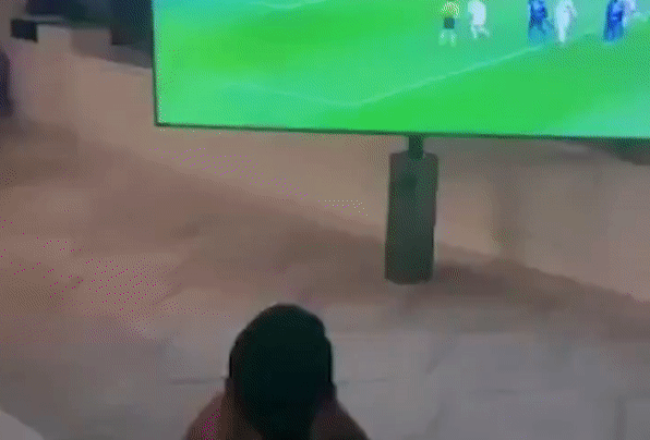 VIDEO: Con trai Ronaldo ăn mừng cuồng nhiệt khi cha sút pen thành bàn