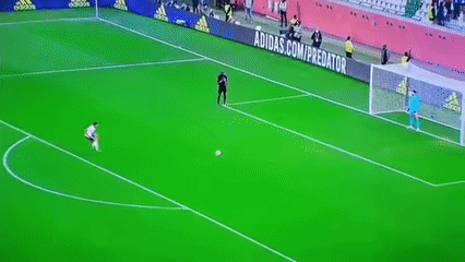 VIDEO: Quả penalty chúa hề, kết hợp Ronaldo - Pogba - Bruno và Werner