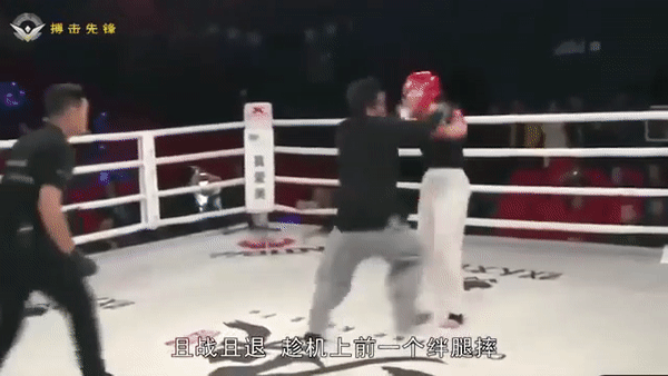 VIDEO: Đệ tử Diệp Vấn làm trò hề khi tỉ thí với võ sĩ nghiệp dư nữ