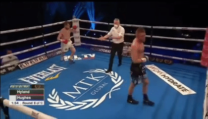 Võ sĩ đánh lén cực nhanh, giành đai vô địch Boxing hạng nhẹ
