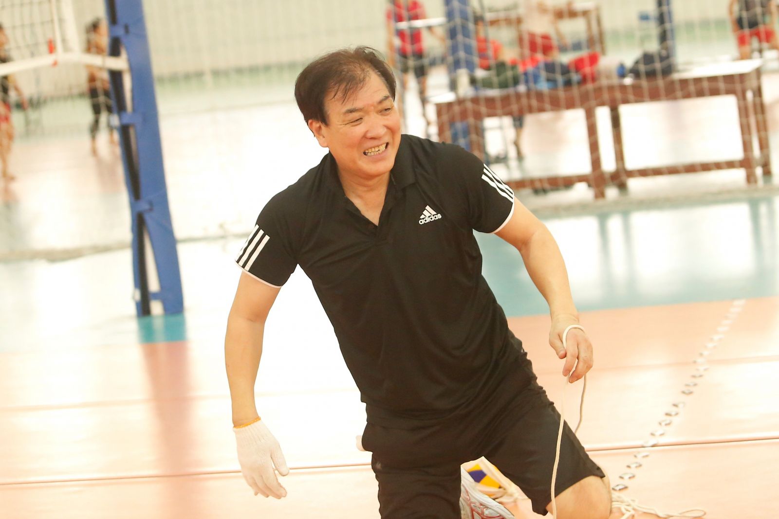 Luôn nở nụ cười trên sân đó là cách ông Irisawa thổi vào các cô gái trẻ