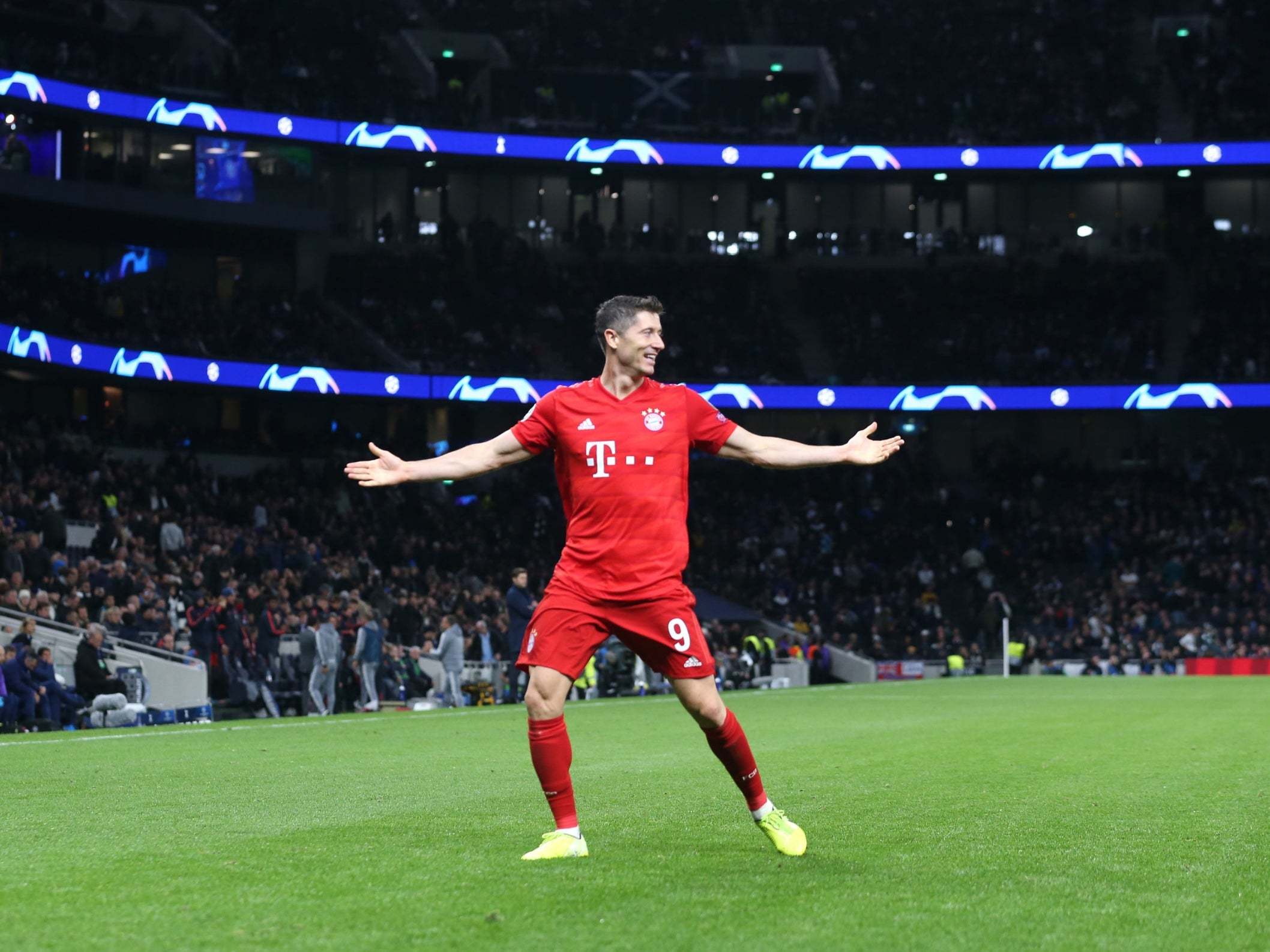 lewandowski de doa ki luc ronaldo