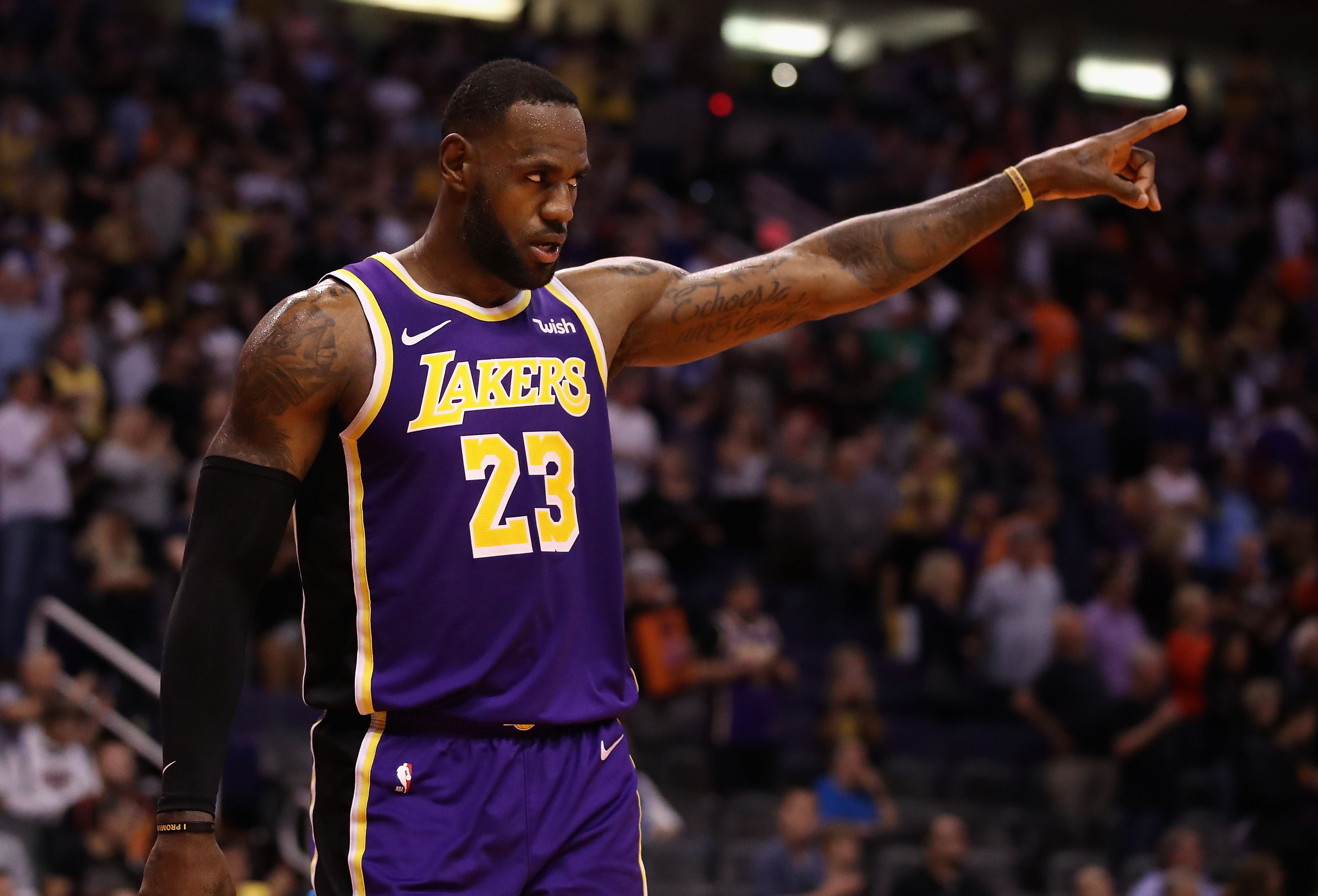 lebron xuat sac thap ki