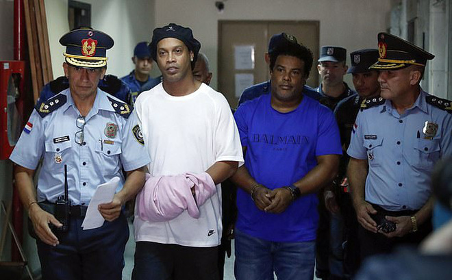 ronaldinho bi bat