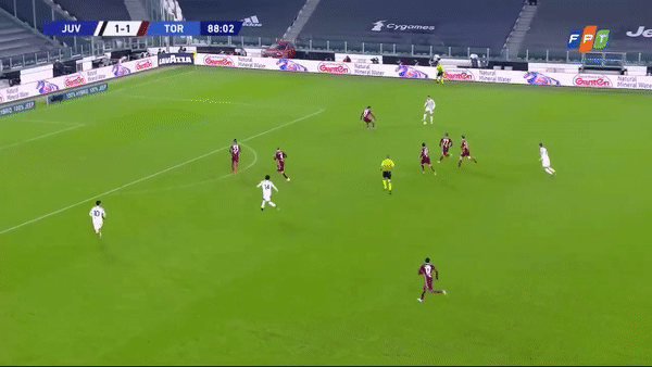 VIDEO: Ronaldo kiến tạo đẹp 'ngỡ ngàng' cho đồng đội
