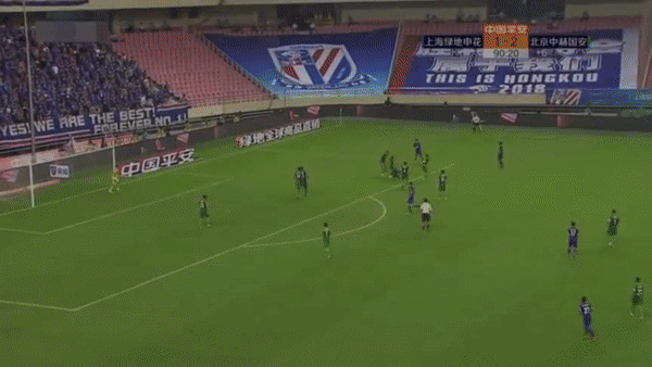 VIDEO: Sao Trung Quốc bị lên án vì pha xử lý 'ăn cháo đá bát'