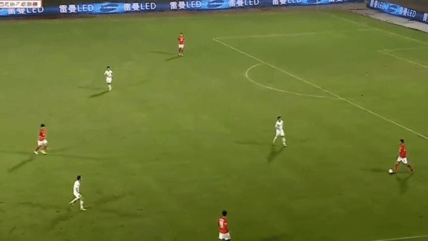 VIDEO: Chán thi đấu, sao Trung Quốc dùng 'Vô ảnh cước' với đối thủ