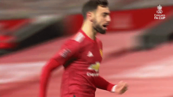 VIDEO: Fernandes đá phạt tuyệt đỉnh tiễn Liverpool khỏi Cúp FA
