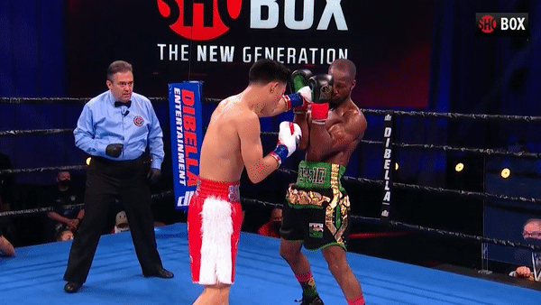 'Sát thủ gốc Á' phản đòn sấm sét hạ knock-out thần tướng boxing