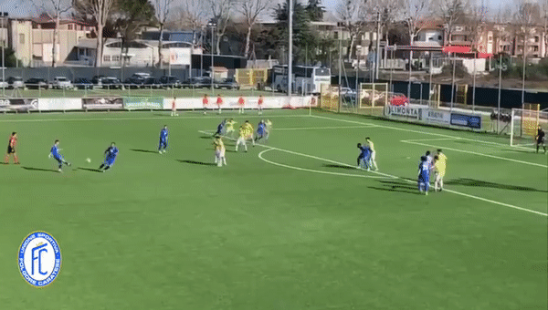 VIDEO: Con trai Drogba lặp lại khoảnh khắc lịch sử của người cha
