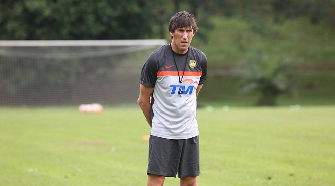 HLV Malaysia,HLV Frank Bernhardt,Frank Bernhardt,U23 Malaysia,U23 Việt Nam,sea games 29
