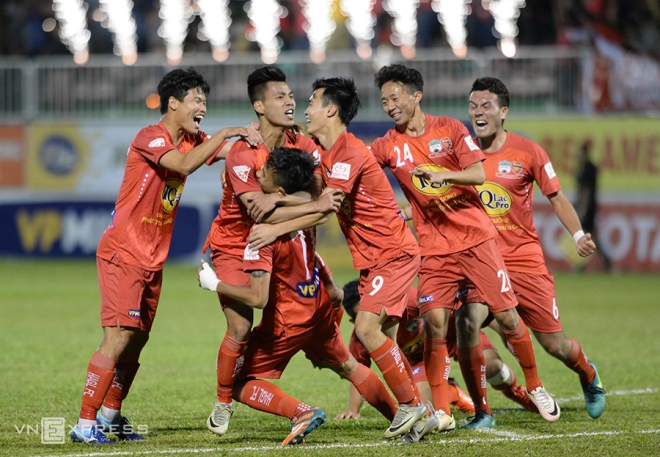 HAGL,V-League 2017, HLV Nguyễn Quốc Tuấn,Văn Thanh,Công Phượng,đội bóng phố núi,bầu đức