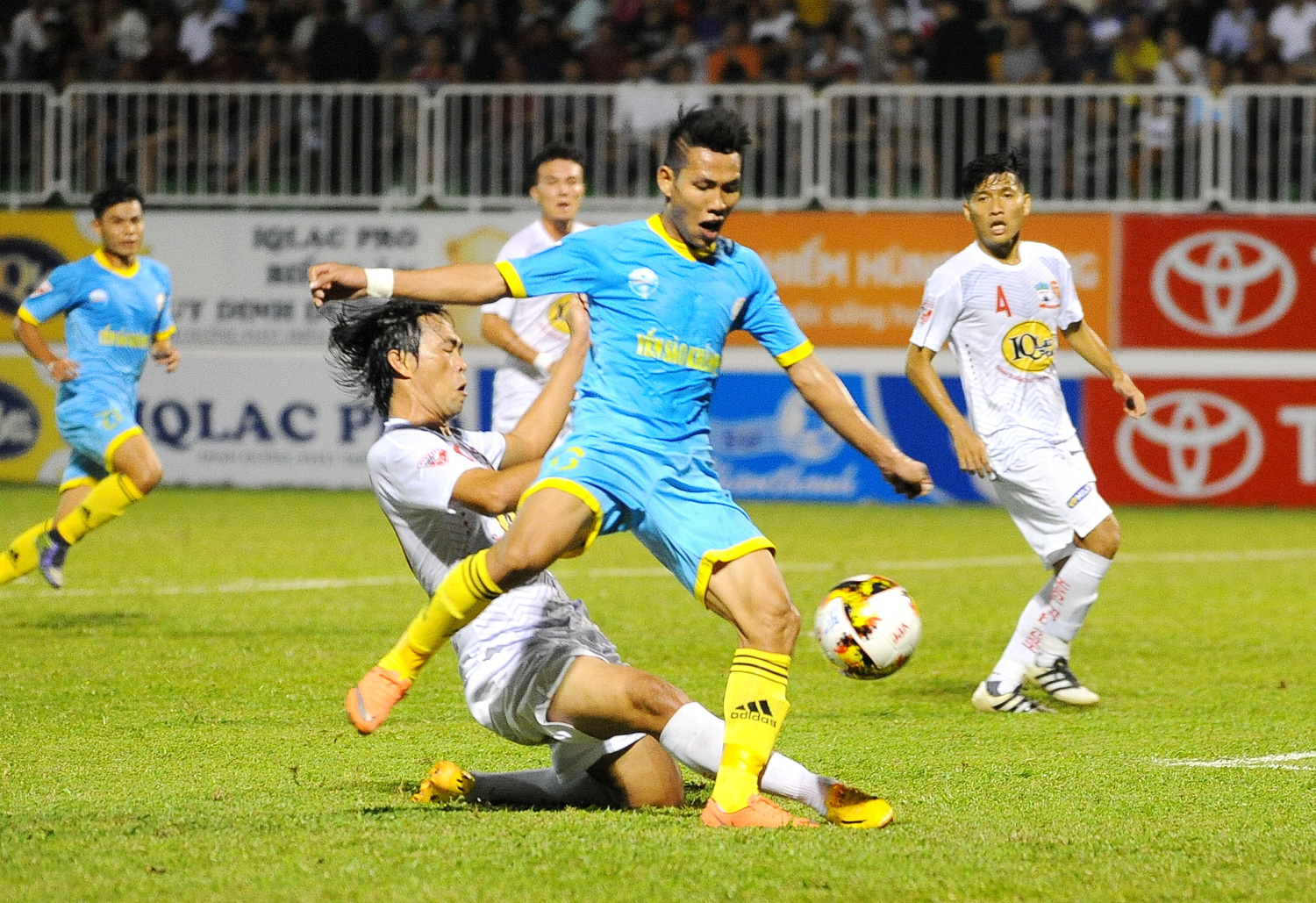 HAGL,v-league, v-league 2016, khánh hòa, bầu đức, HLV Nguyễn Quốc Tuấn
