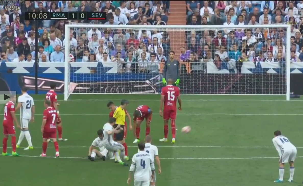 Ronaldo,Real, Real madrid, Real madrid 4-1 Sevilla, la liga, ronaldo đánh người,nacho