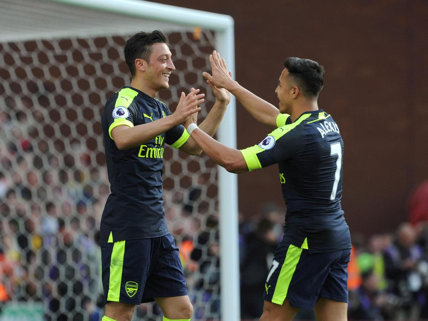 Alexis Sanchez,Olivier Giroud,sanchez,giroud,ngoại hạng anh,vòng 37 Ngoại hạng Anh, ĐHTB ngoại hạng anh 