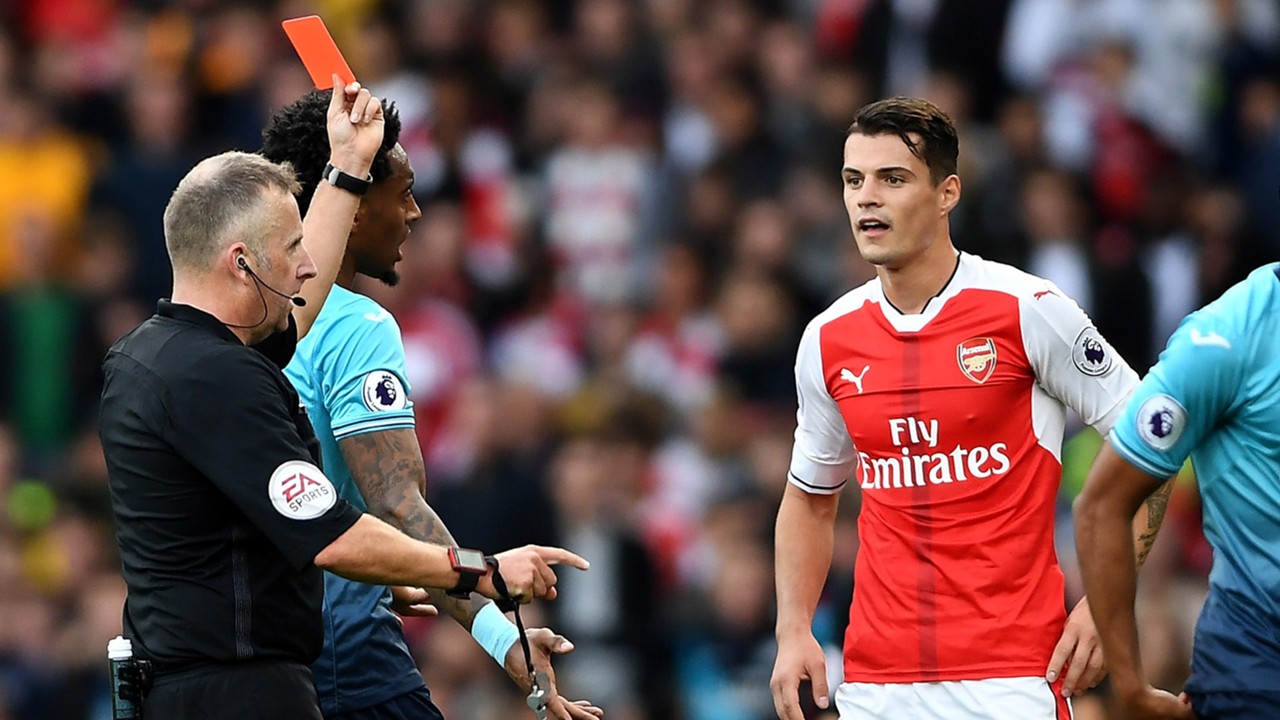Sao M.U, Arsenal góp mặt trong đội hình tệ nhất NHA 2016/17
