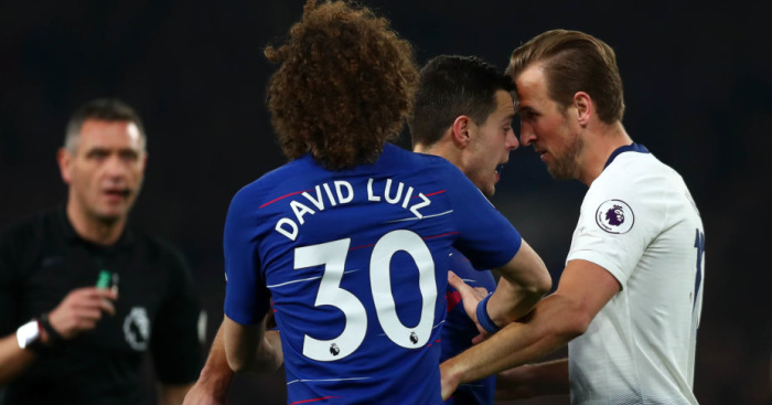 Kane, Kane húc đầu, Harry Kane húc đầu Azpilicueta, Húc đầu, Chelsea 2-0 Tottenham, Chelsea vs Tottenham, Ngoại hạng Anh, Premier League