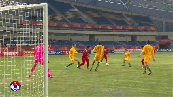 VIDEO: Bàn thắng 'vã mồ hôi hột' của Quang Hải ở U23 Châu Á 2018