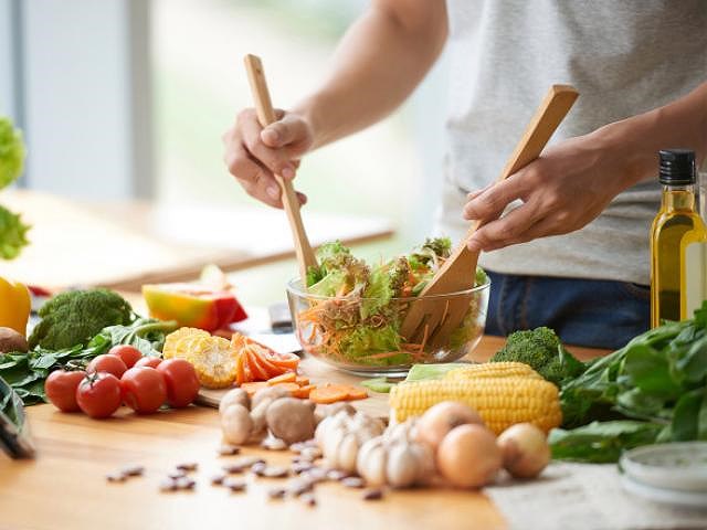 Ngoài ra, cần nắm vững những quy tắc cơ bản trong ăn uống dưới đây.