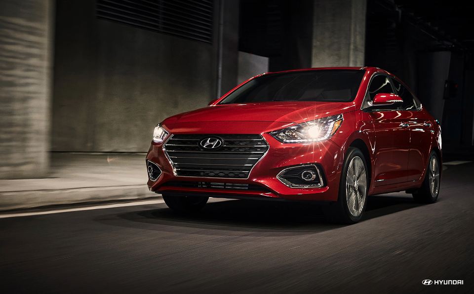 Hyundai Accent 2020 trang bị công nghệ chiếu sáng Bi-Halogen với tính năng cảm biến tự động và đèn hỗ trợ vào cua.