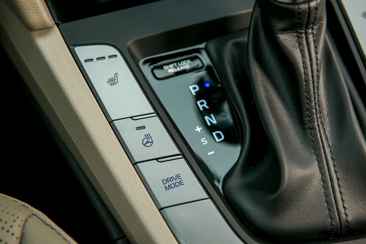 Hộp số Hyundai Elantra 2020