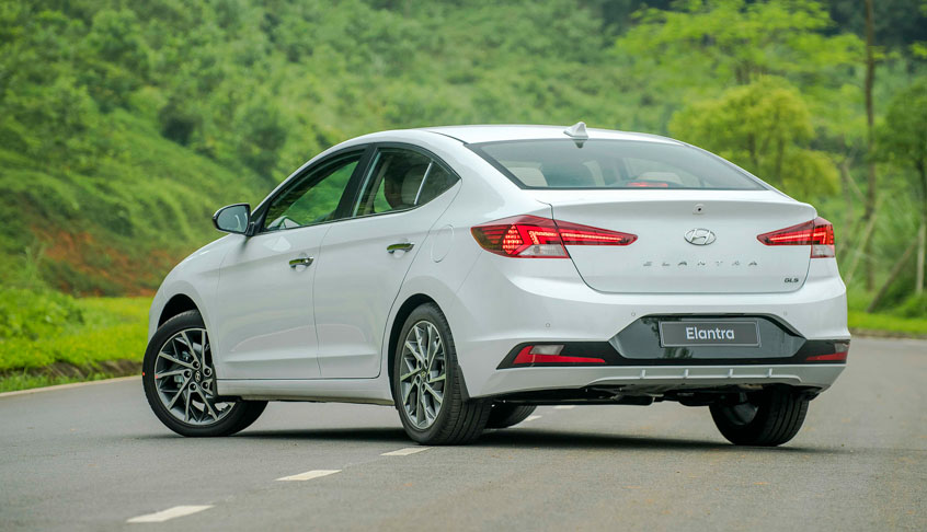 Đuôi xe Hyundai Elantra