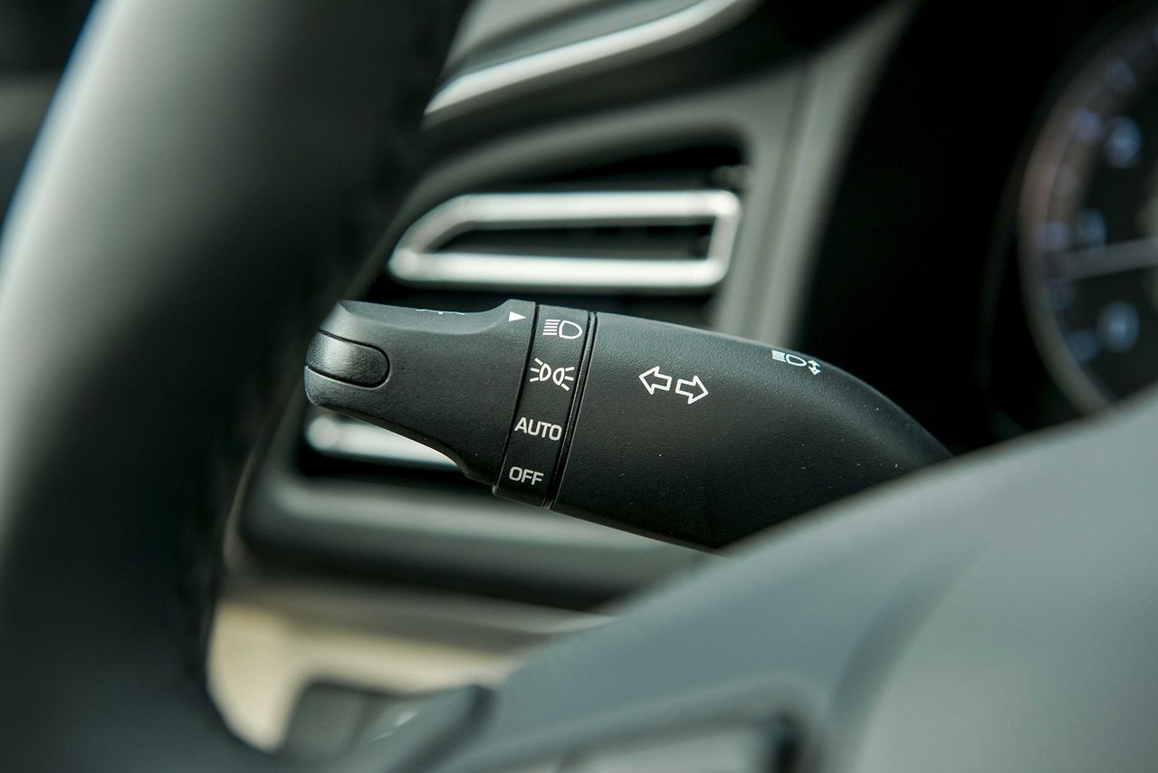 Lẫy chuyển số trên vô lăng Hyundai Elantra 2020