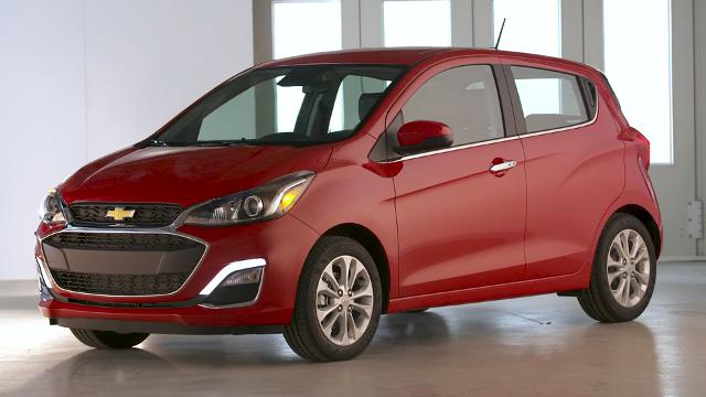 so sanh xe VinFast Fadil 2019 vs Chevrolet Spark 2019