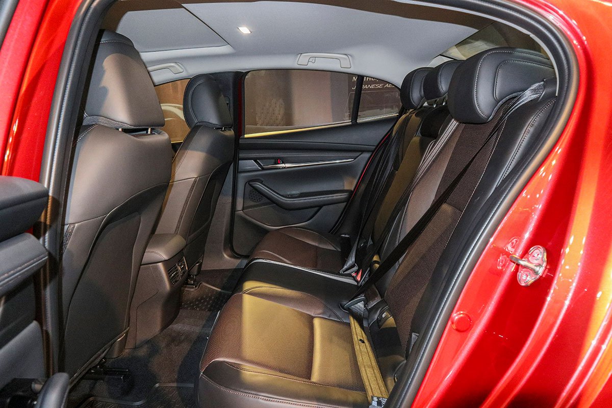 Khoang hành khách bọc da của Mazda 3 Sport