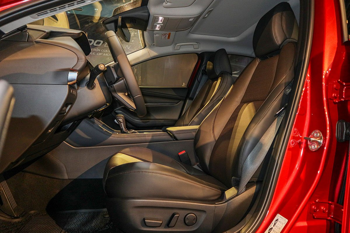 Mazda 3 Sport có khoang lái tối giản và thoáng