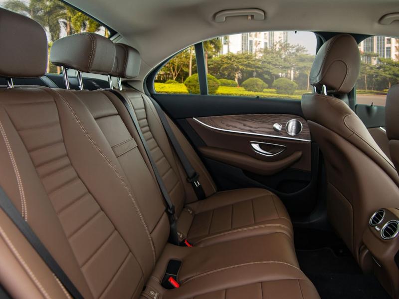 Chi tiết giá bán xe Mercedes E200 2020, thông số kỹ thuật, đánh giá xe