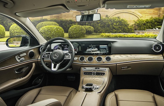Chi tiết giá bán xe Mercedes E200 2020, thông số kỹ thuật, đánh giá xe
