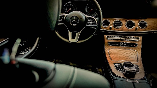 Chi tiết giá bán xe Mercedes E200 2020, thông số kỹ thuật, đánh giá xe