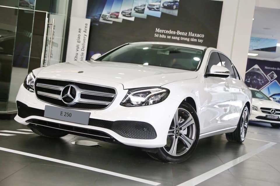 Chi tiết giá xe Mercedes E250 2020, thông số kỹ thuật, đánh giá nội ngoại thất và khả năng vận hành xe.