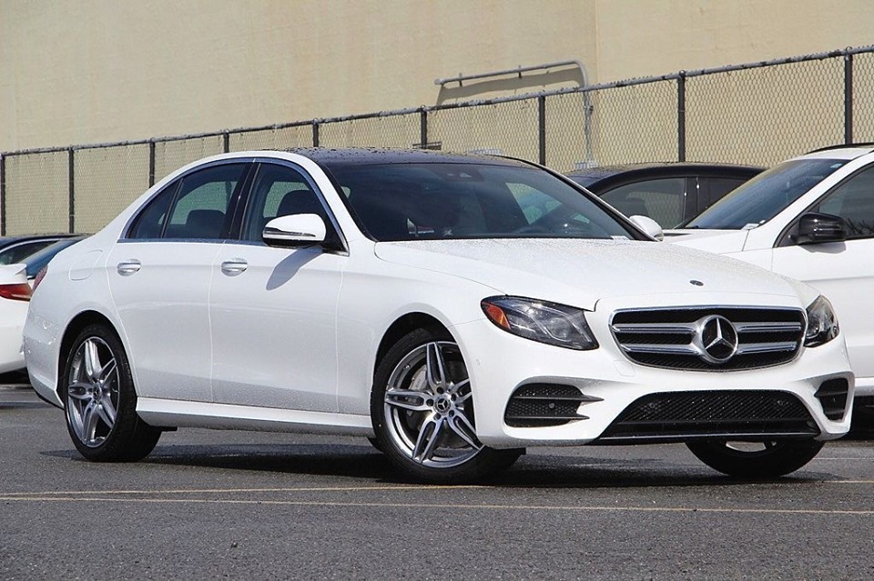 Thân xe Mercedes E300 2020