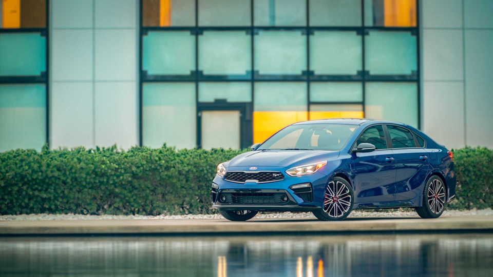Kia Cerato GT 2019 được thiết kế thể thao hơn bản tiêu chuẩn