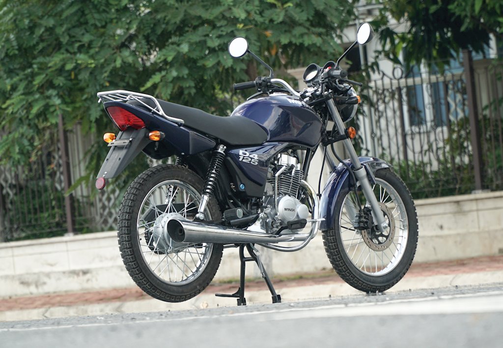 Minsk D4 125 sử dụng khối động cơ 125 phân khối, 4 thì