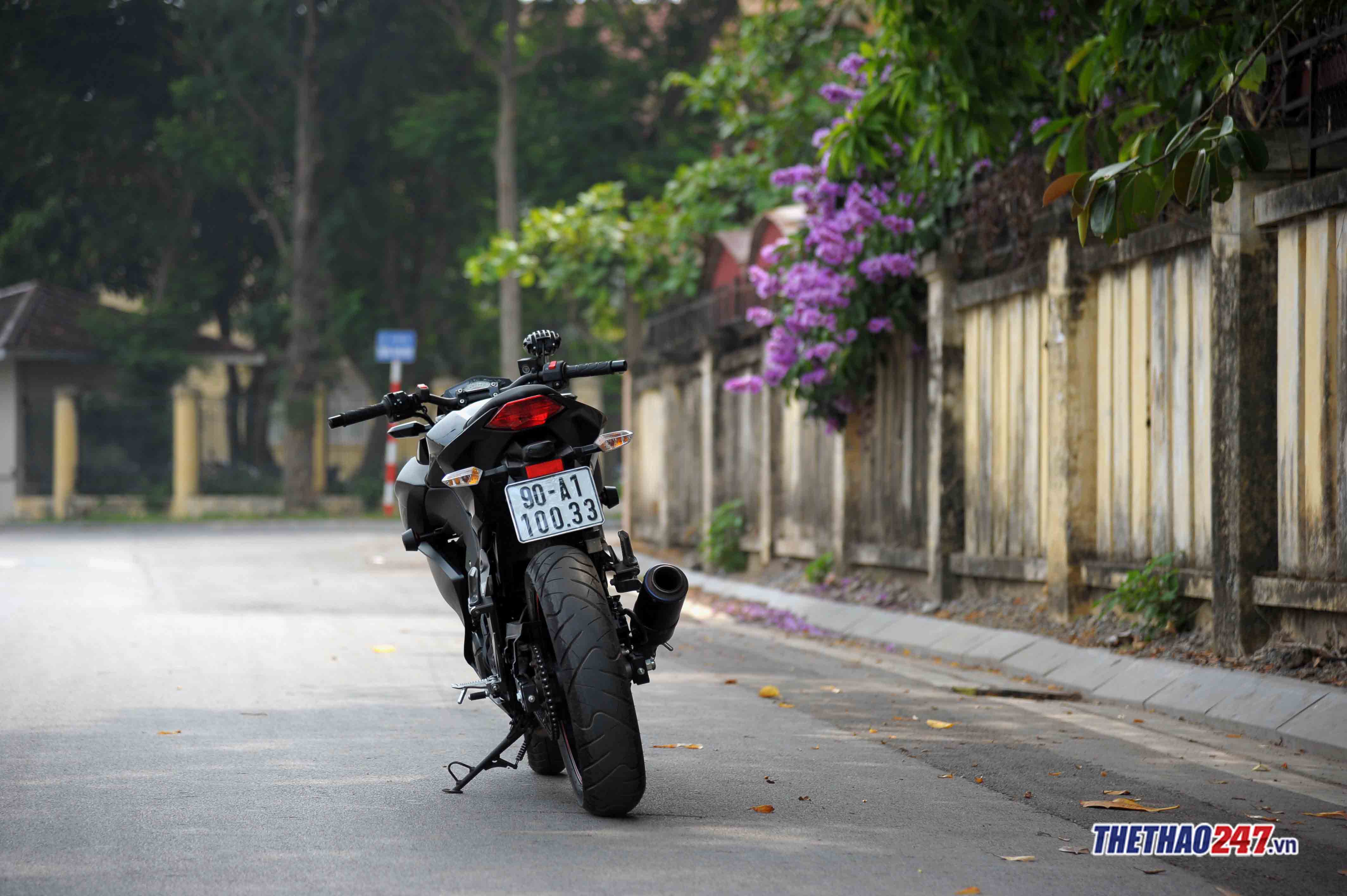 Kawasaki Z300 có trọng lượng khá nhẹ, chỉ 170kg
