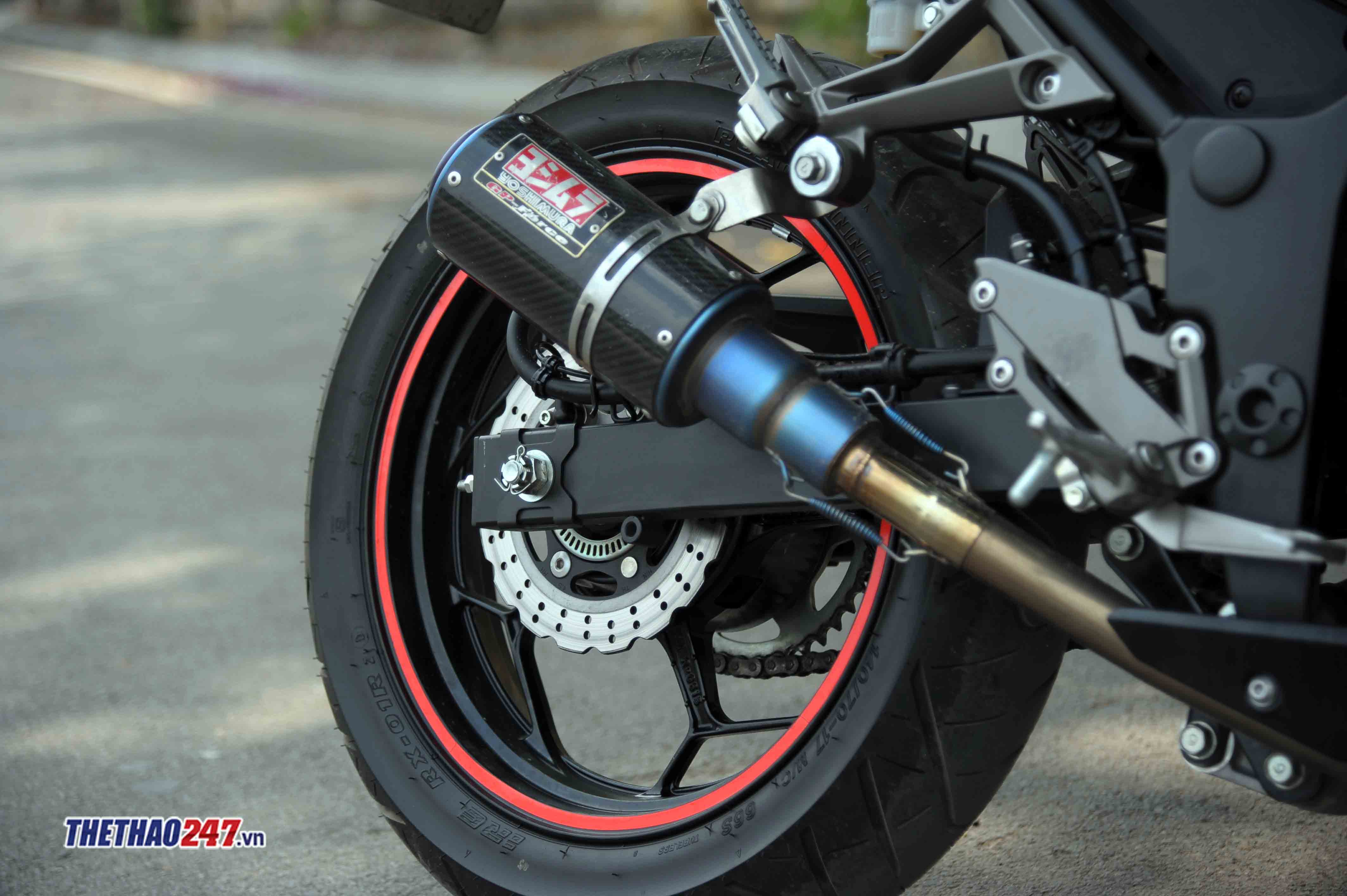 Điểm yếu của Kawasaki Z300 là lốp khá trơn