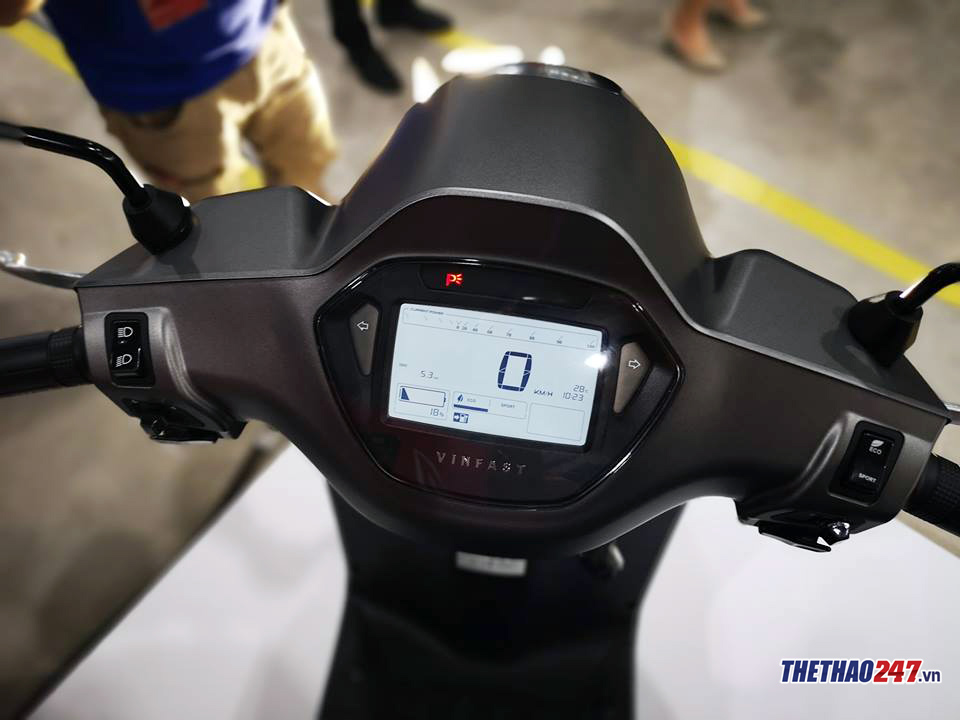 Màn hình LED trên Klara có kích thước 4,5 inch