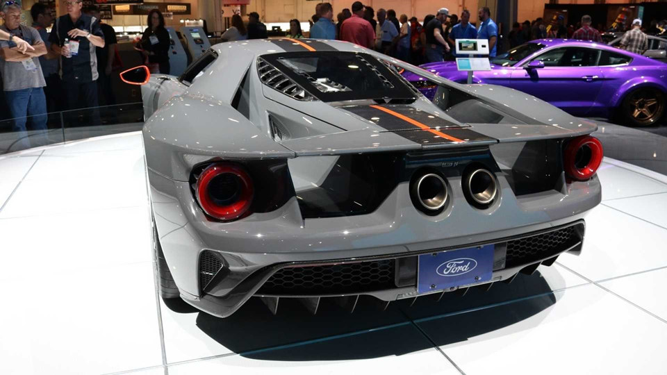 Ford GT Carbon Series có trọng lượng nhẹ hơn 18kg so với phiên bản GT tiêu chuẩn