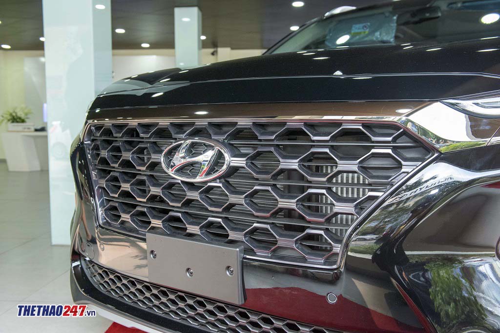 Hyundai Santa Fe 2019 có lưới tản nhiệt dạng thác nước
