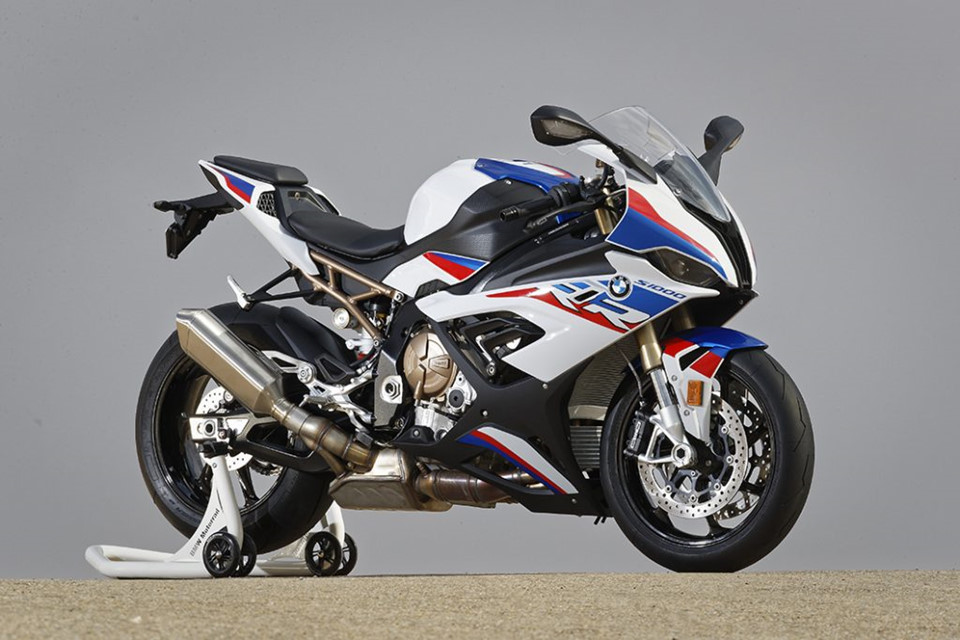 Phần khung phụ phía sau S1000RR 2019 dạng thép ống trellis để lộ ra ngoài